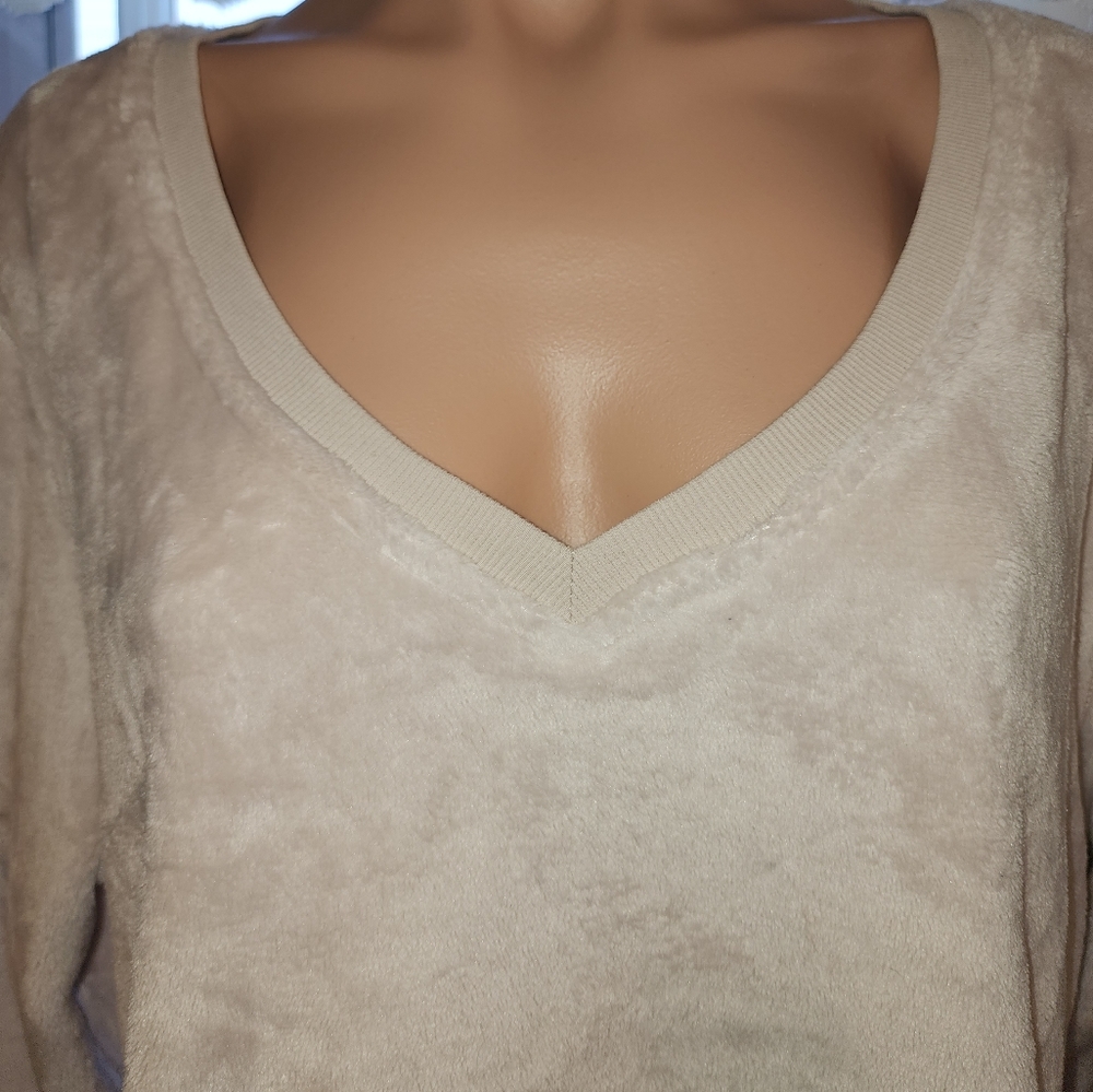 UGG Australia V NECK TOP From Stitchfix  Sz XL